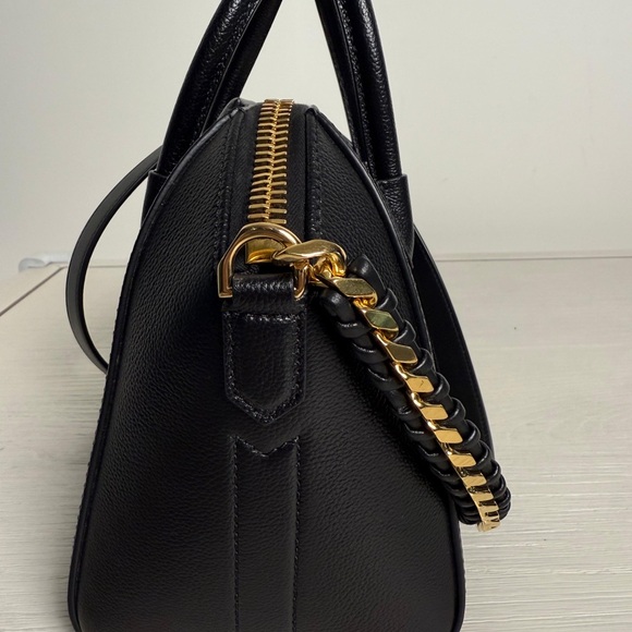 Givenchy Mini Antigona bag in grained Black Leather - Picture 6 of 9
